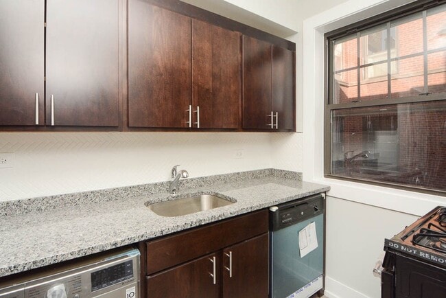 Foto del edificio - 1133 Maple Ave