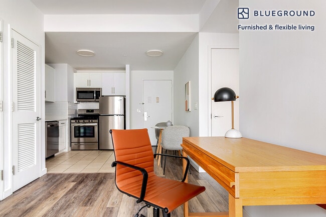 Building Photo - 556 3rd Ave