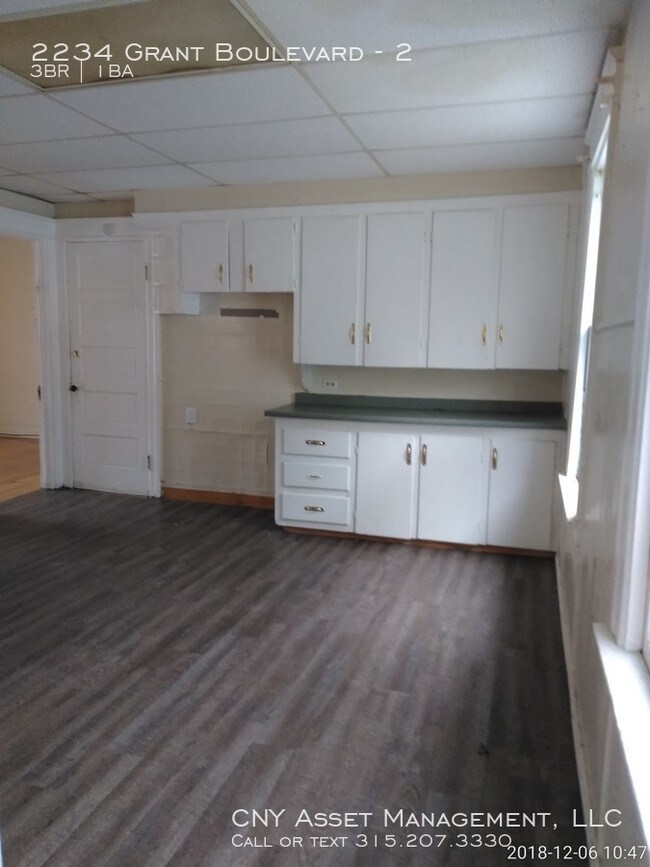 Foto del edificio - 2234 Grant Boulevard  3 bedrooms