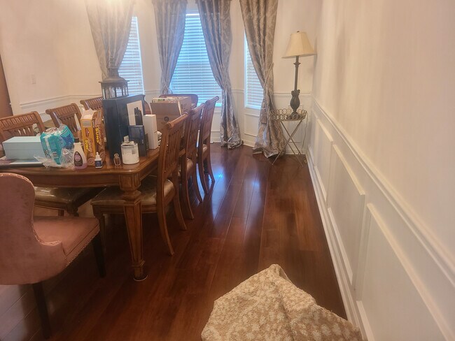 Foto del edificio - Room in House on Kestrel Cir