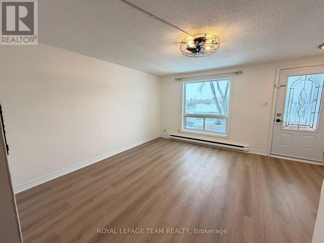 Building Photo - 1133 Maisonneuve St