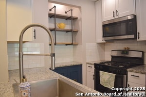 Building Photo - 204 Royal Dr
