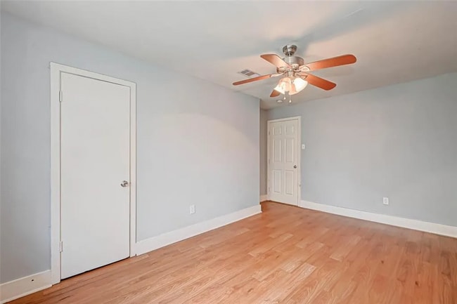 Building Photo - Experience comfort and elegance - 2BD/2.5B...