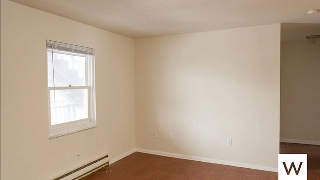 Interior Photo - 401 S Woodlawn