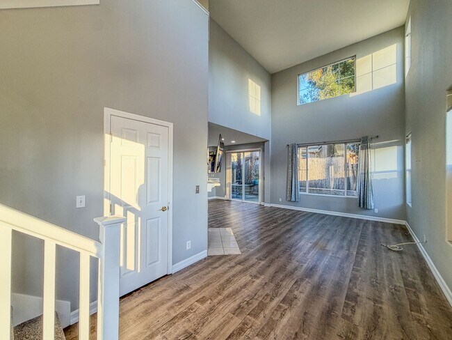 Foto del edificio - Fantastic. Three bedroom in Gilroy. Corner Lot