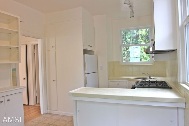 Building Photo - 1 br, 1 bath House - 2141 Jones Street
