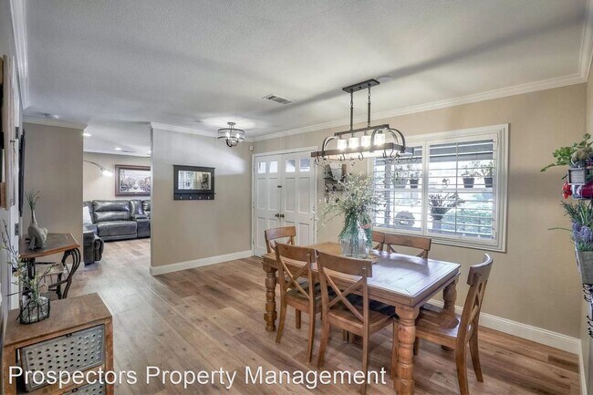 Foto del edificio - 3 br, 2 bath House - 1210 San Miguel St