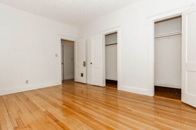 Building Photo - Look no further! Coolidge Corner three bed