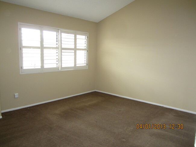 Dormitorio principal grande - 9831 Sepulveda Blvd
