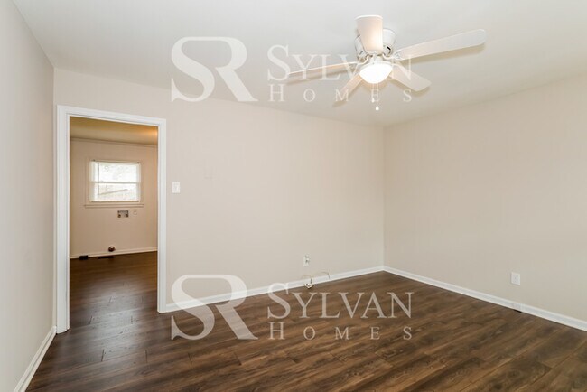 Building Photo - The living is easy in this 3 bedroom, 1 ba...