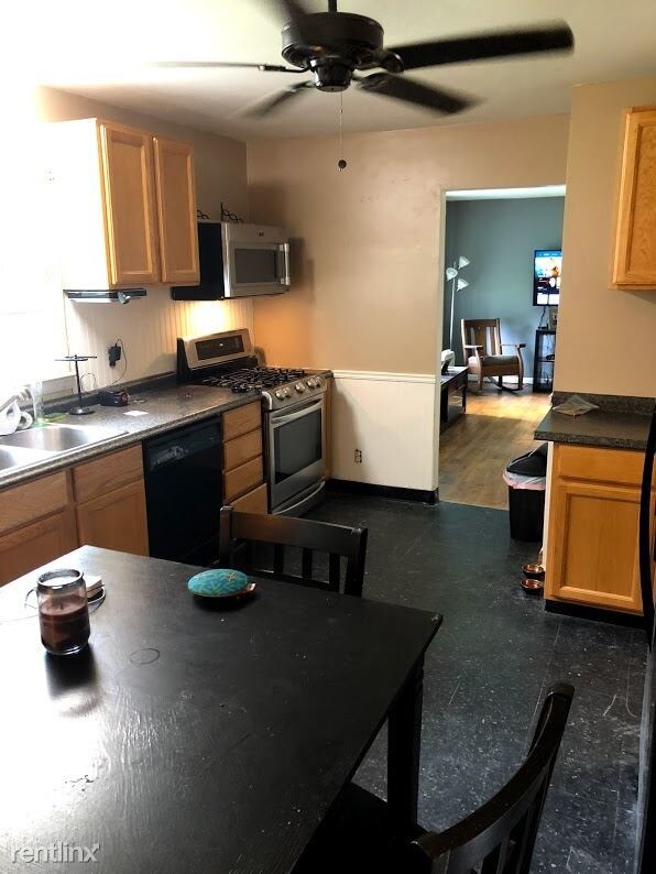 Building Photo - 3 br, 1 bath House - 35 Frawley Dr