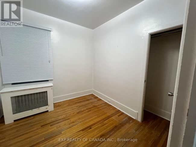 Photo du bâtiment - 82 Dwyer Ave