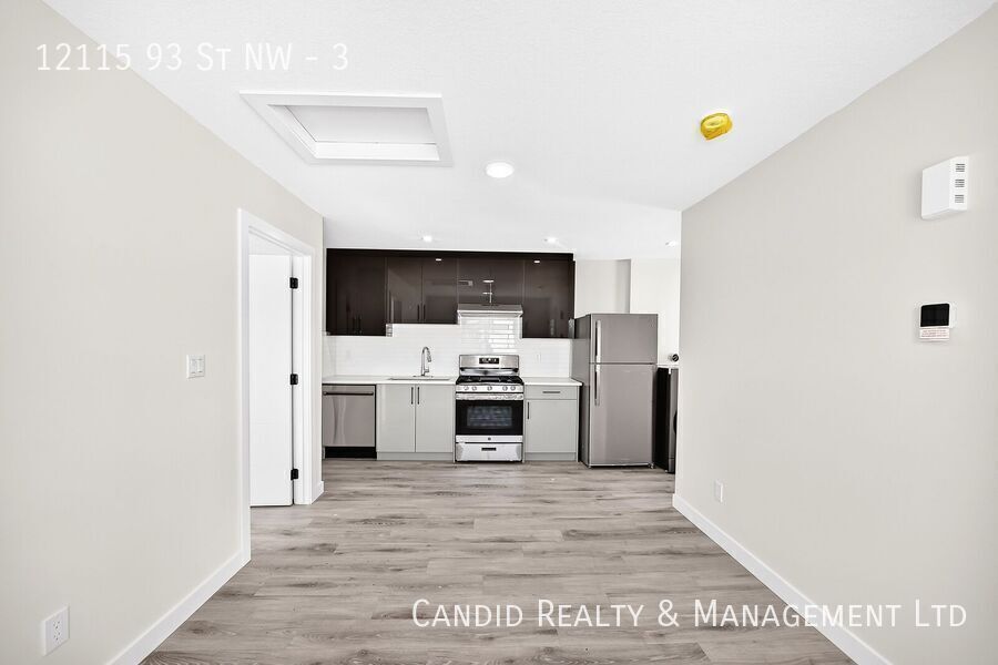 Photo du bâtiment - Pet-Friendly Brand-New 1-Bedroom Garage Suite. Utilities Included