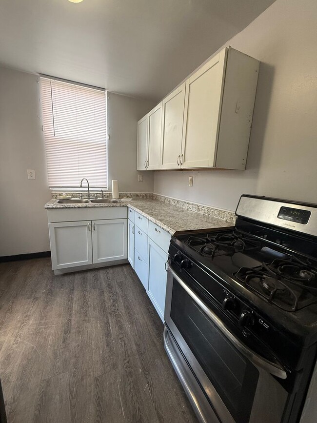 Building Photo - 2 Bed 1 Bath in Allentown