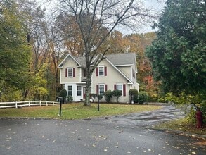 Building Photo - 6 Candlewood Ln