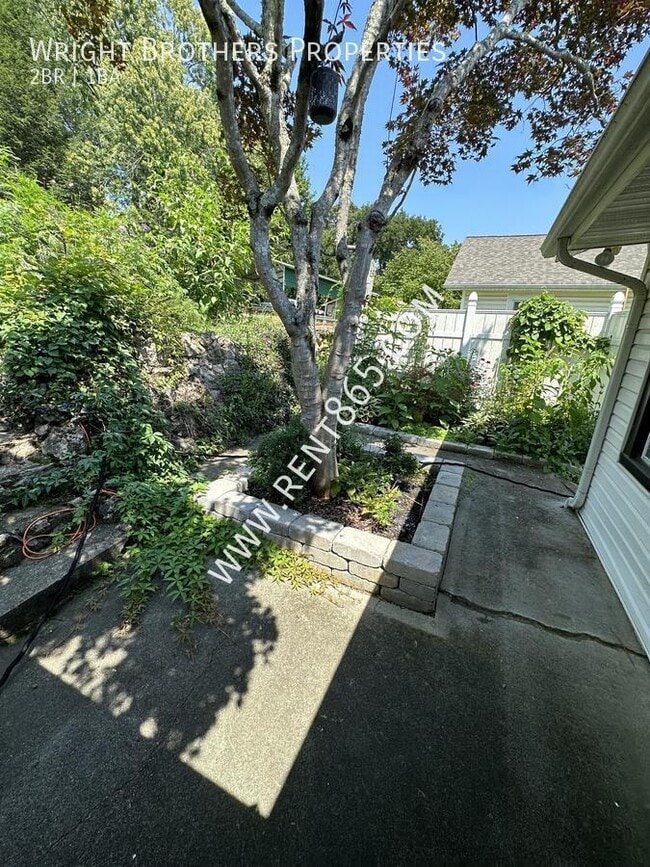 Building Photo - 2525 Bernhurst Dr