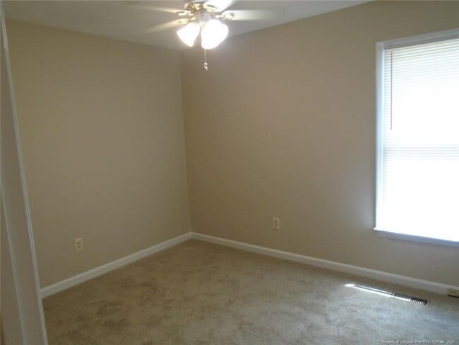 Foto del edificio - 912 Hollydale Ln