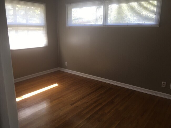 Foto del edificio - 3bed/1bath Home close to Annie Camp Junior...