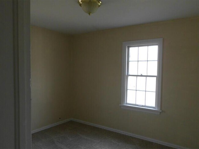 Building Photo - 172 N 500 W