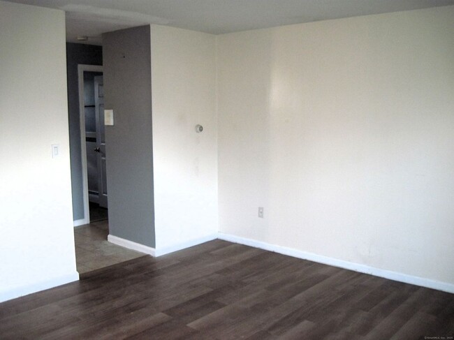 Foto del edificio - 1079 Blue Hills Ave