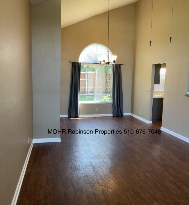 Building Photo - 926 Buckingham Dr