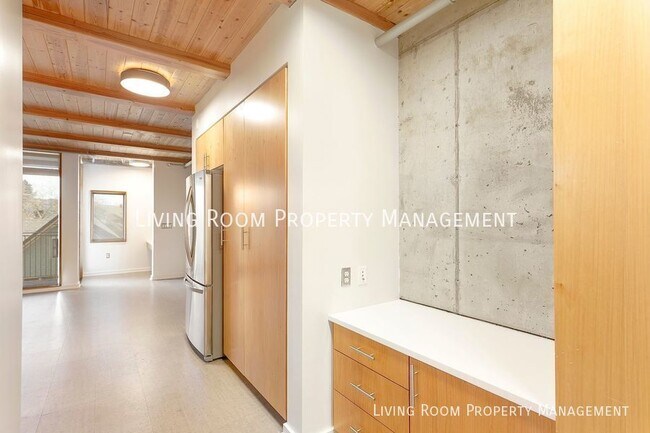 Building Photo - Walkability on Mississippi! With Parking +...