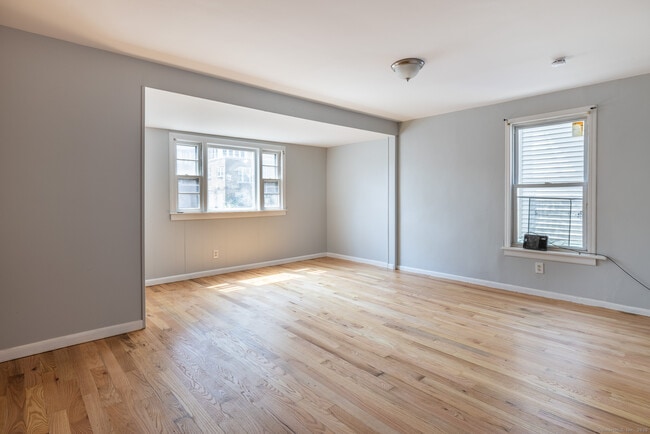 Building Photo - 668 Grand St