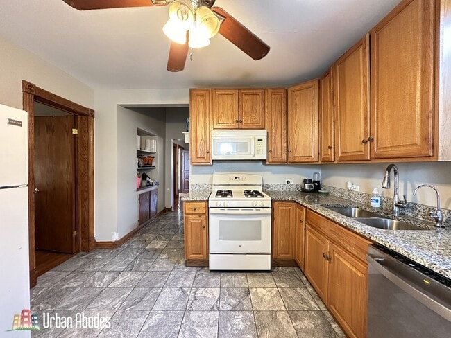 Building Photo - 3532 N Elston Ave