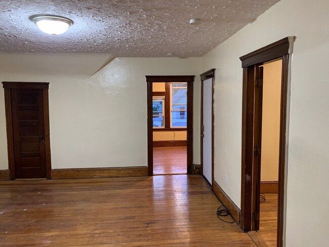 Building Photo - 135 Grandview Ave