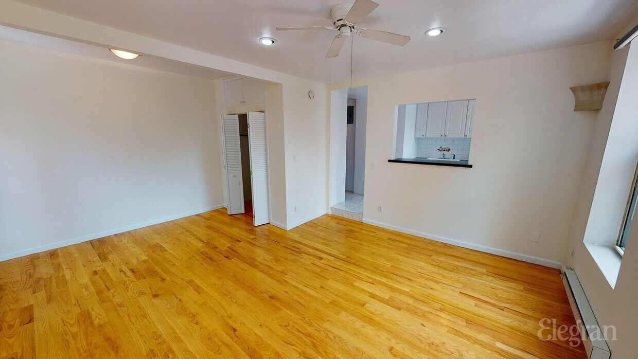 Primary Photo - 400 E 78th St