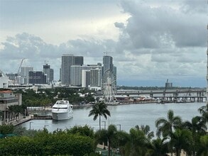 Building Photo - 540 Brickell Key Dr