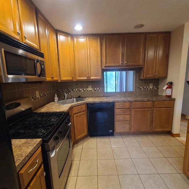 Building Photo - 78 Cheshire Dr