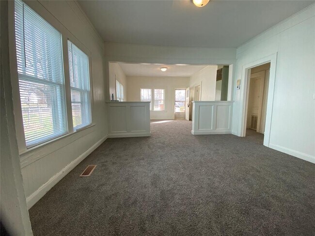 Foto del edificio - 132 N Draper Ave