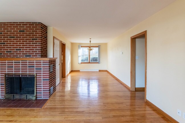 Building Photo - 220 Ellen Ave