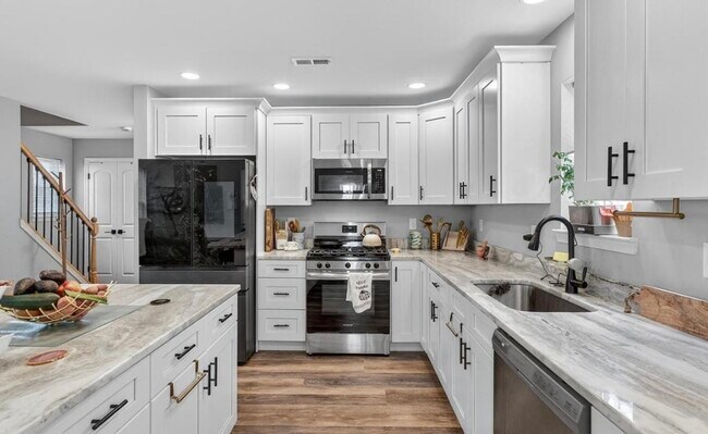 Foto del edificio - 300 Saunders Ave