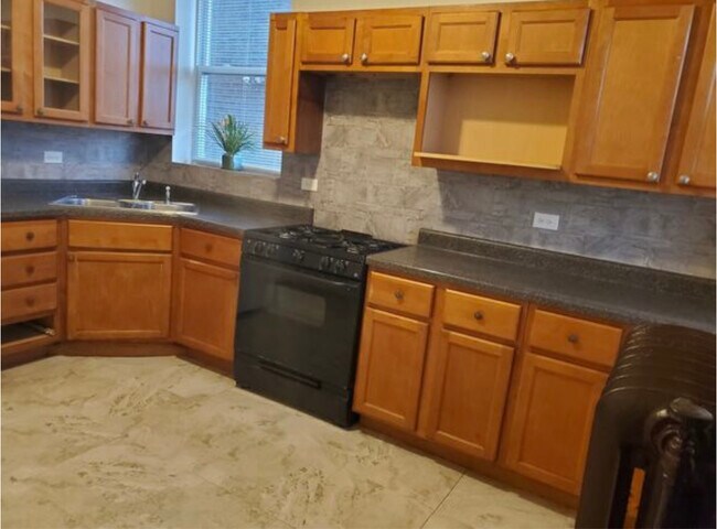 Building Photo - 3345 W Lexington St