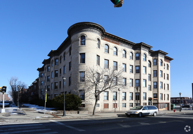 Building Photo - 141-145 Cabot St