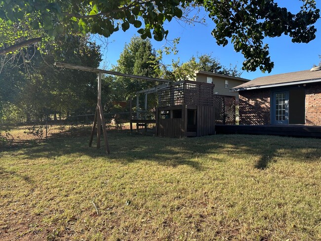 Building Photo - 6520 Grove