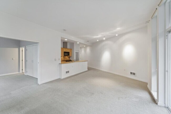 Building Photo - Pike Lofts - 1 bedroom