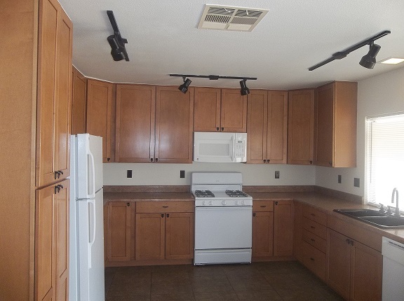 Building Photo - 2520 Oak Glen Way