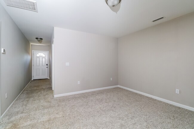 Foto del edificio - 404 Little Sycamore Ln