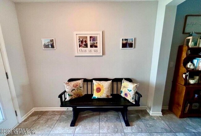 Foto del edificio - 15670 Coulter Ct