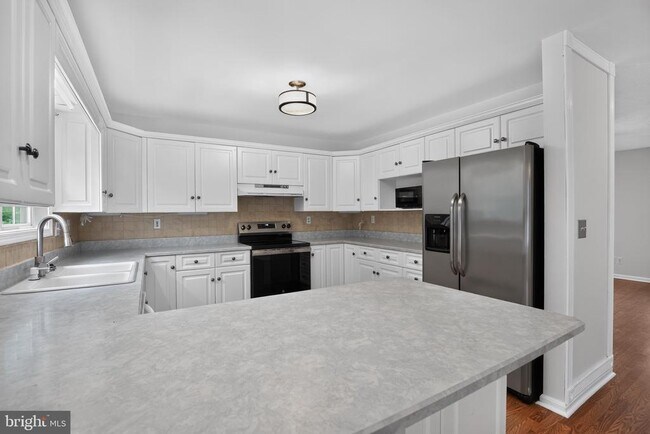 Building Photo - 20787 Red Rose Ct