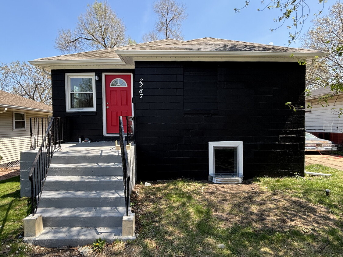 Primary Photo - 4 Bedroom house in Gary!