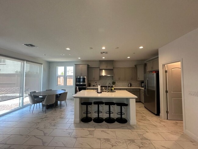 Building Photo - Spacious 4-Bedroom, 3-Bath Home in Southea...
