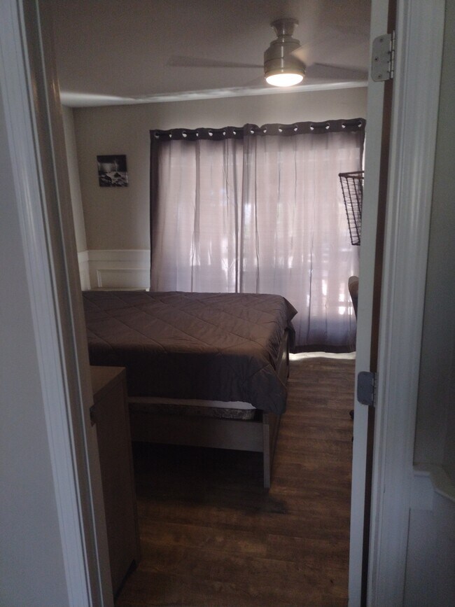 Foto del edificio - 2092 River Rd