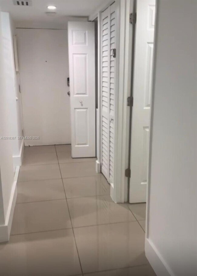 Foto del edificio - 8004 SW 149th Ave