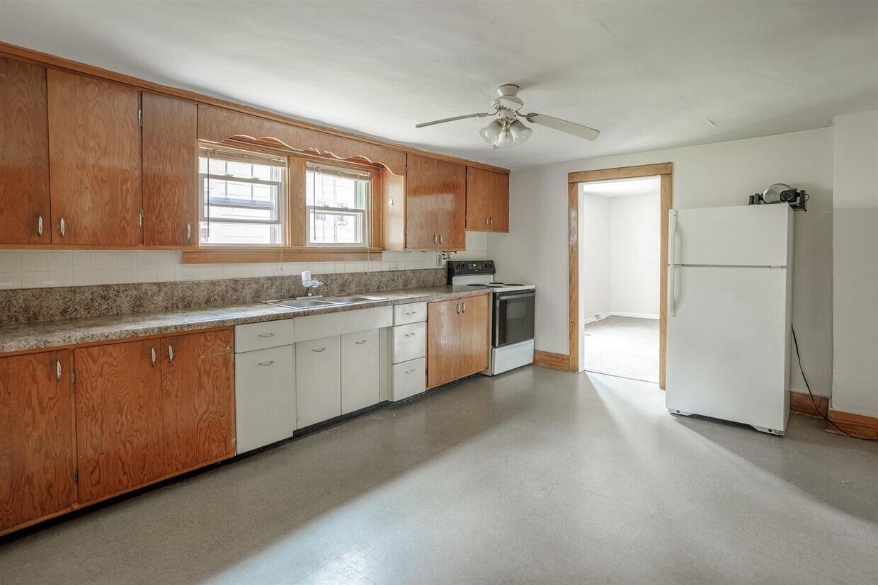 Kitchen - 1224 Portage St