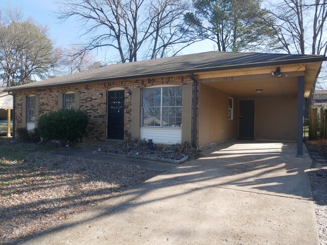 Building Photo - 7838 Southaven Cir W