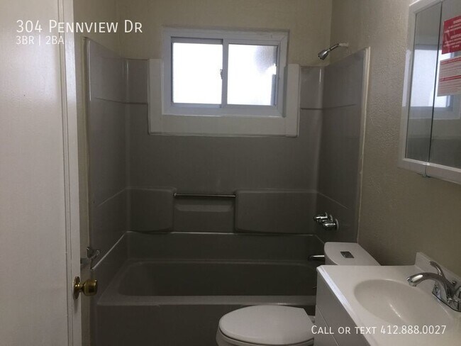 Foto del edificio - 3 bedroom 2 bath Penn Hills
